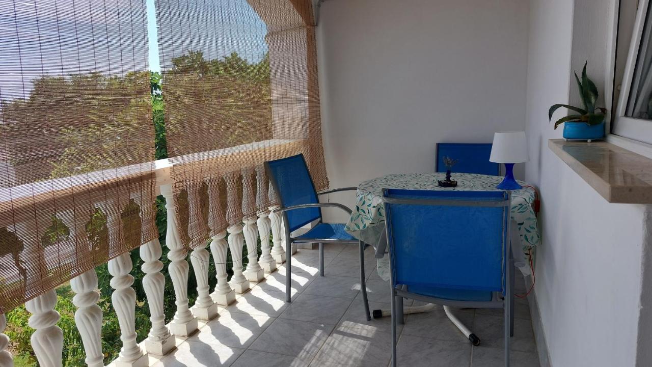 Arts Room Jasmina With Sea View Bikers And Pets Are Welcome Starigrad Paklenica Buitenkant foto