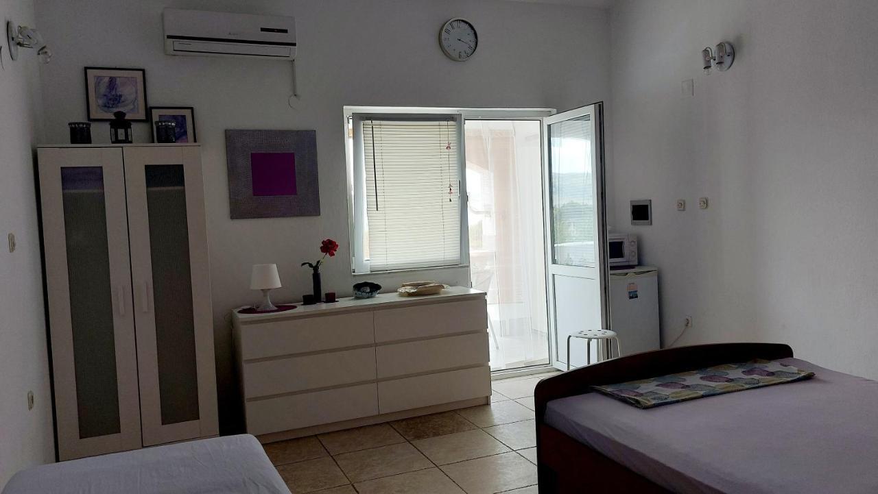 Arts Room Jasmina With Sea View Bikers And Pets Are Welcome Starigrad Paklenica Buitenkant foto